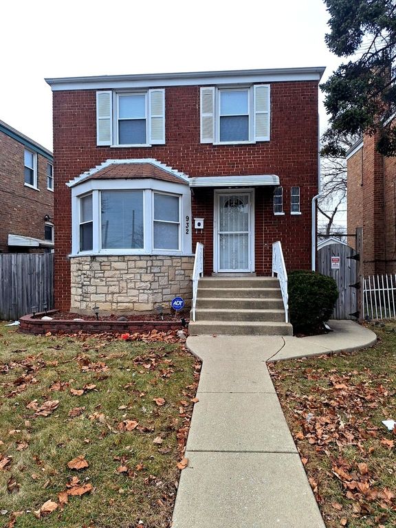 932 Bellwood Avenue, Bellwood, IL 60104