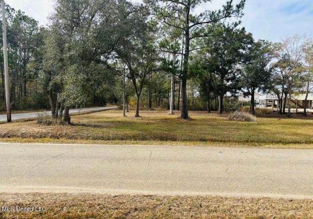 Avenue B, Bay Saint Louis, MS 39520