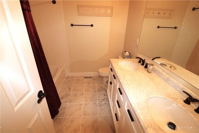 9543 Hacker Farm Lane, Centerville, OH 45458