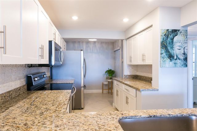 14 Royal Palm Way 6010, Boca Raton, FL 33432