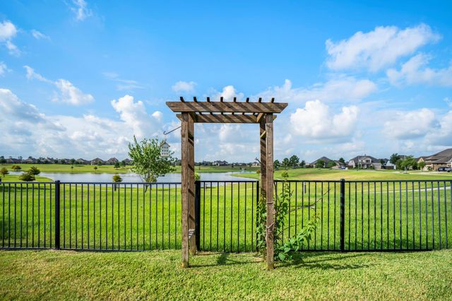 7511 Laguna Lake Drive, Spring, TX 77379