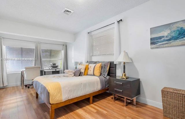 5800 NE 18th Ave, Fort Lauderdale, FL 33334