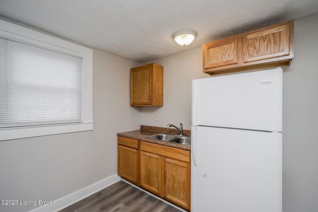 1821 W Lee St, Louisville, KY 40210