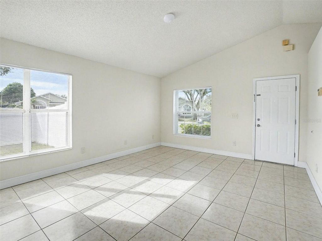 Image 2 of property listing at 1965 TEABERRY COURT, Orlando, FL 32824