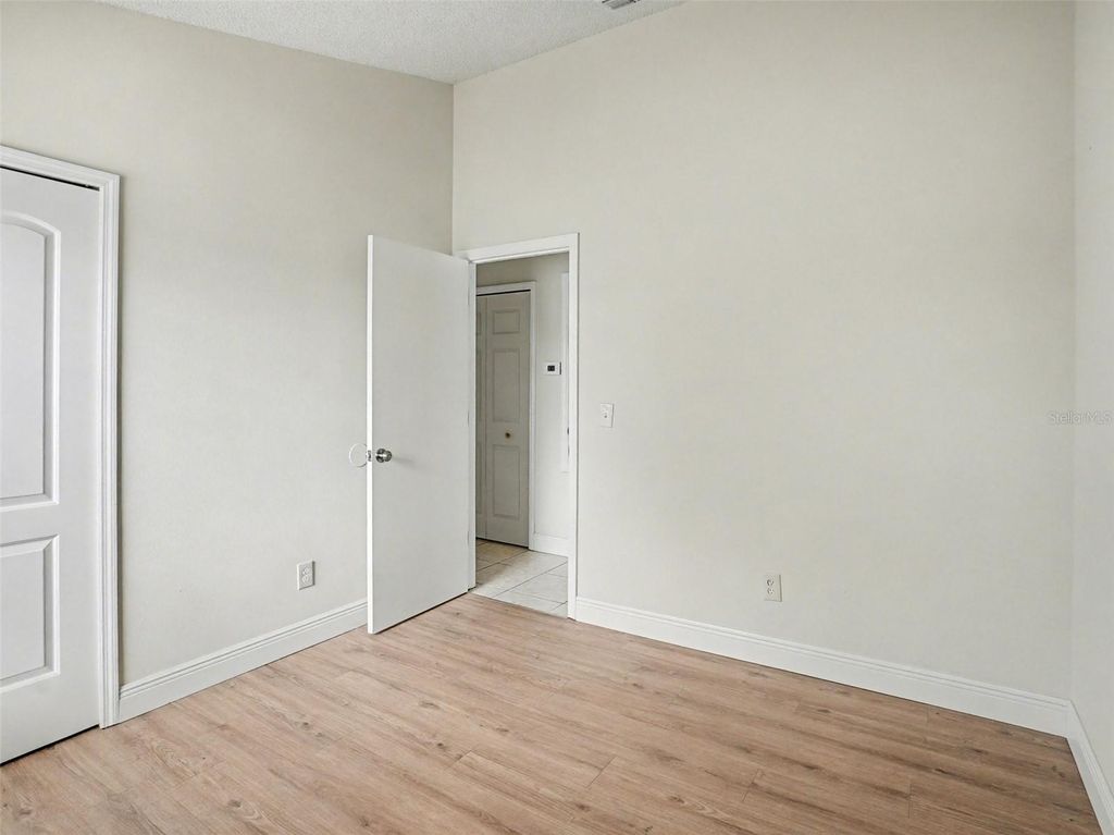 Image 12 of property listing at 1965 TEABERRY COURT, Orlando, FL 32824