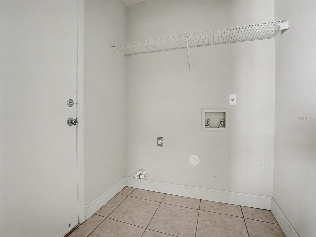 Image 14 of property listing at 1965 TEABERRY COURT, Orlando, FL 32824