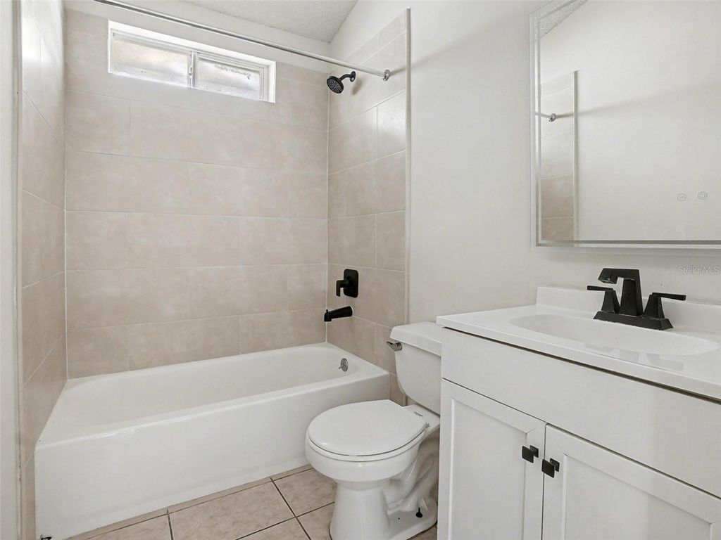 Image 10 of property listing at 1965 TEABERRY COURT, Orlando, FL 32824