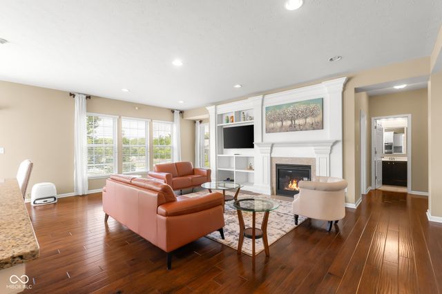 6972 Pinnacle Drive, Columbus, IN 47201