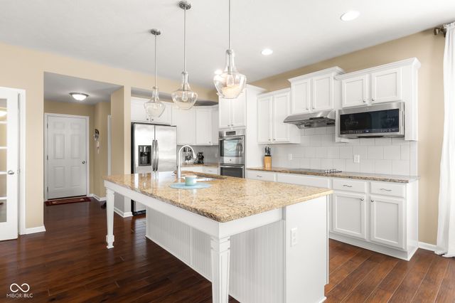 6972 Pinnacle Drive, Columbus, IN 47201