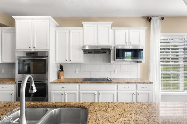 6972 Pinnacle Drive, Columbus, IN 47201