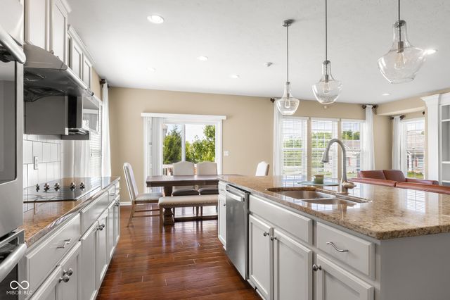 6972 Pinnacle Drive, Columbus, IN 47201
