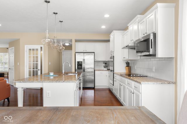 6972 Pinnacle Drive, Columbus, IN 47201