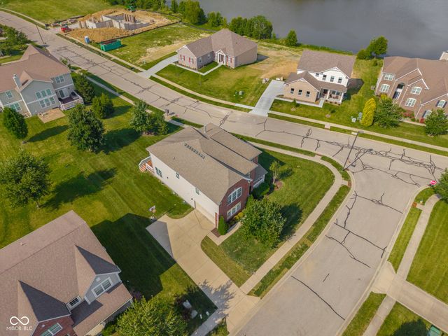 6972 Pinnacle Drive, Columbus, IN 47201
