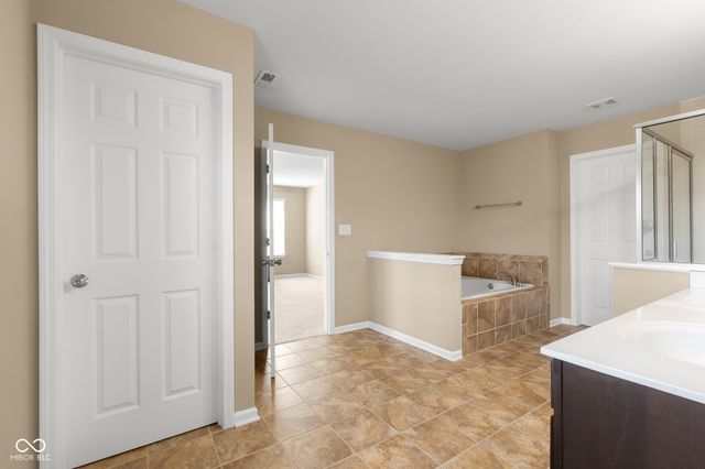 6972 Pinnacle Drive, Columbus, IN 47201