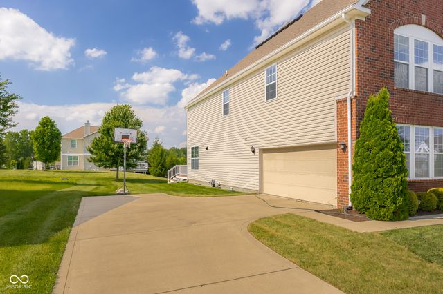 6972 Pinnacle Drive, Columbus, IN 47201