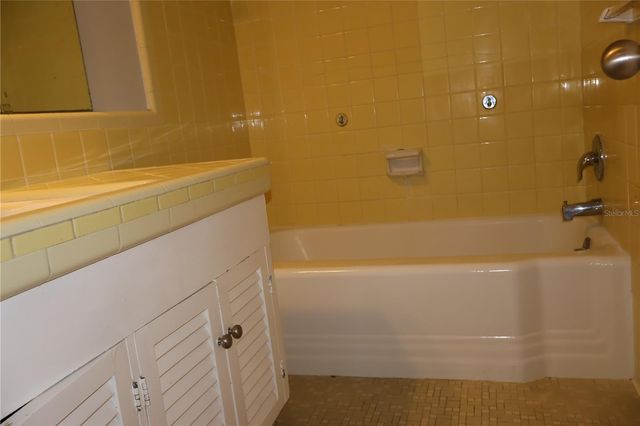 3017 W EUCLID AVENUE, Tampa, FL 33629