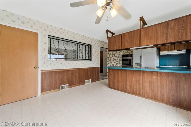 34216 Rosslyn Street, Westland, MI 48185