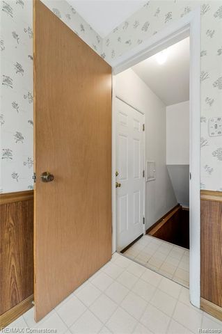 34216 Rosslyn Street, Westland, MI 48185