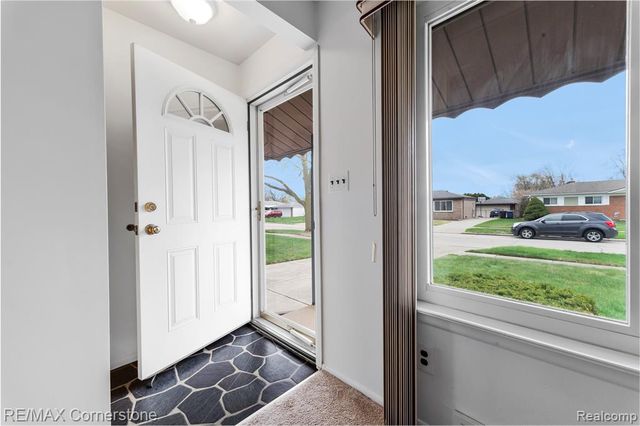 34216 Rosslyn Street, Westland, MI 48185