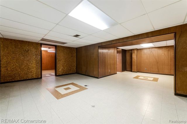 34216 Rosslyn Street, Westland, MI 48185