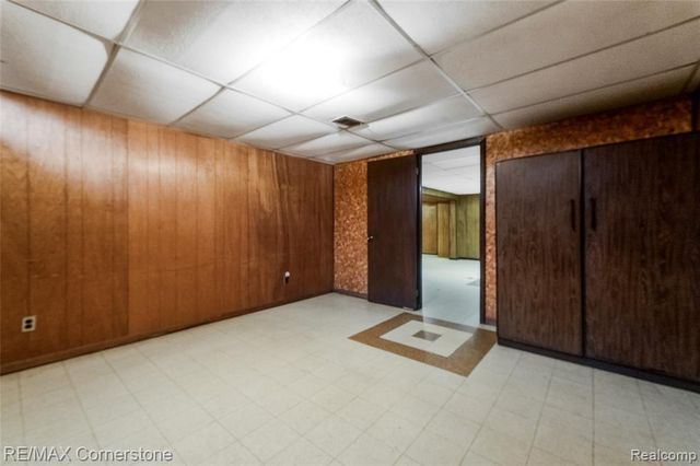 34216 Rosslyn Street, Westland, MI 48185