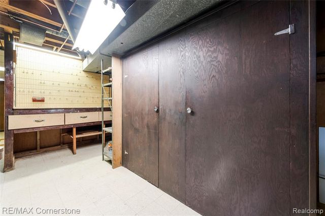 34216 Rosslyn Street, Westland, MI 48185