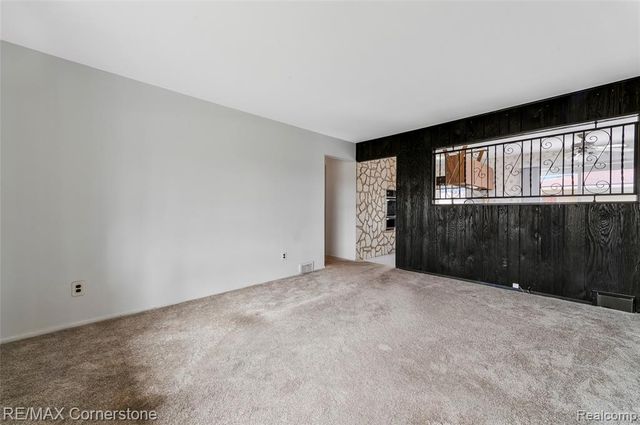 34216 Rosslyn Street, Westland, MI 48185