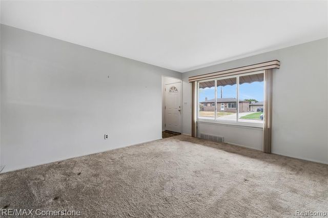 34216 Rosslyn Street, Westland, MI 48185