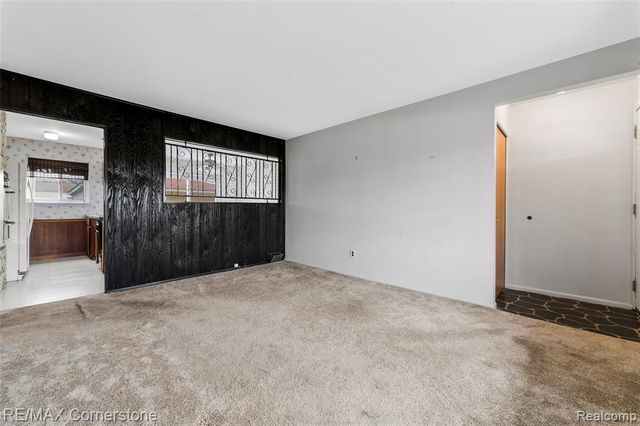 34216 Rosslyn Street, Westland, MI 48185