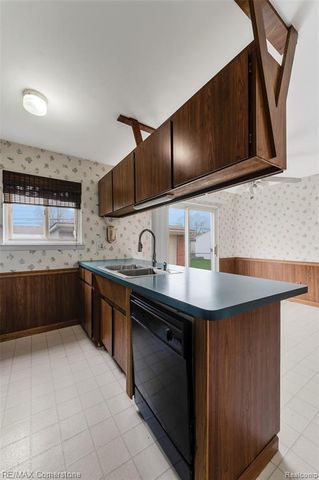 34216 Rosslyn Street, Westland, MI 48185