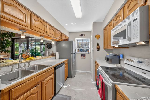 7930 Roanoke Run Apt 1111, San Antonio, TX 78240