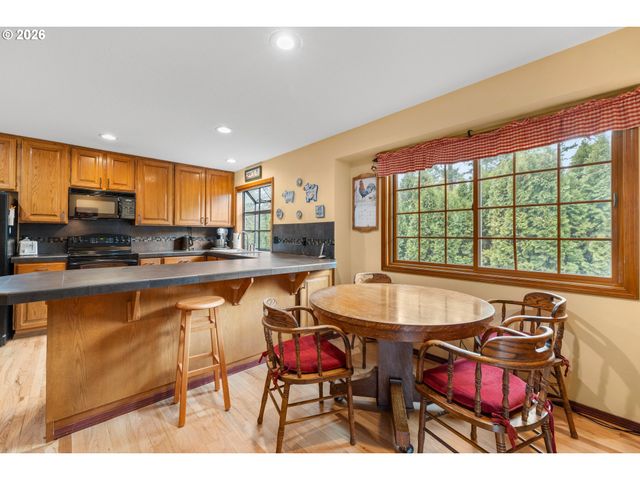 464 LIVINGOOD Ln, Lake Oswego, OR 97034