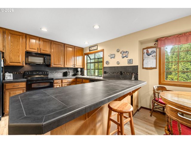 464 LIVINGOOD Ln, Lake Oswego, OR 97034