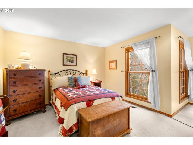 464 LIVINGOOD Ln, Lake Oswego, OR 97034