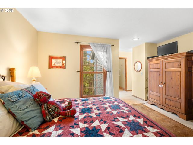 464 LIVINGOOD Ln, Lake Oswego, OR 97034