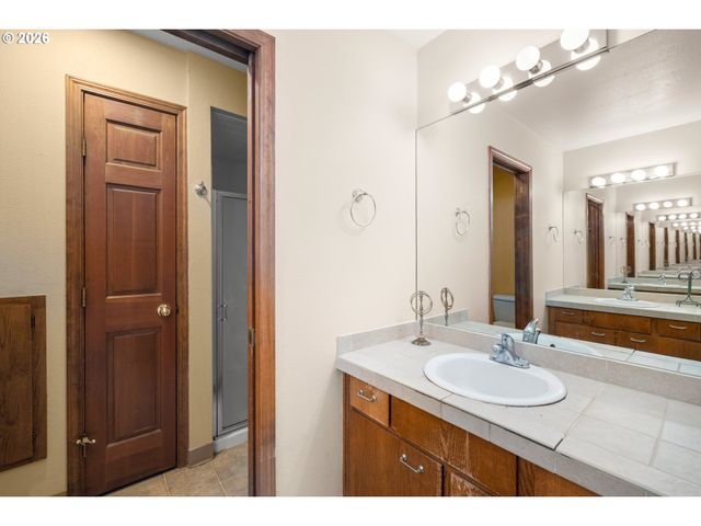 464 LIVINGOOD Ln, Lake Oswego, OR 97034