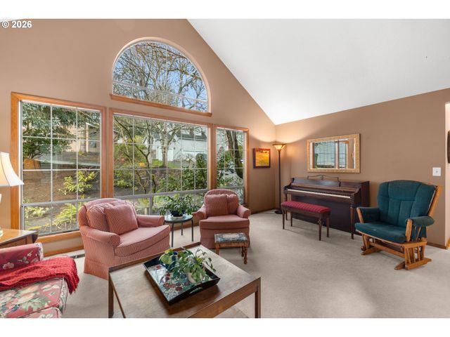 464 LIVINGOOD Ln, Lake Oswego, OR 97034