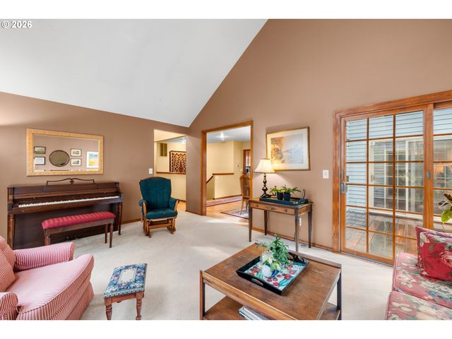 464 LIVINGOOD Ln, Lake Oswego, OR 97034