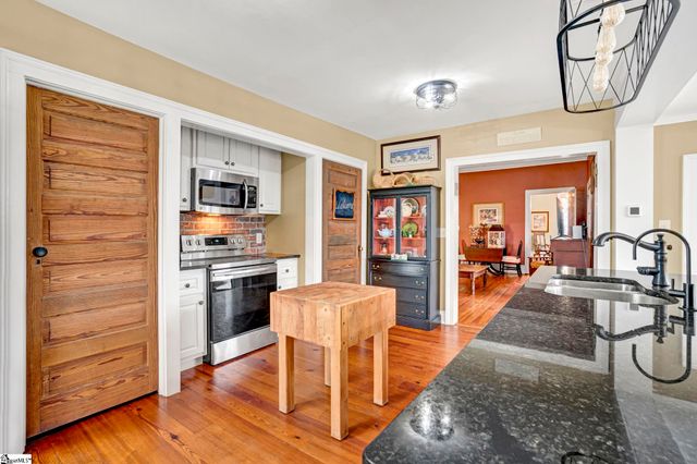 522 Cleveland Street, Greenville, SC 29601