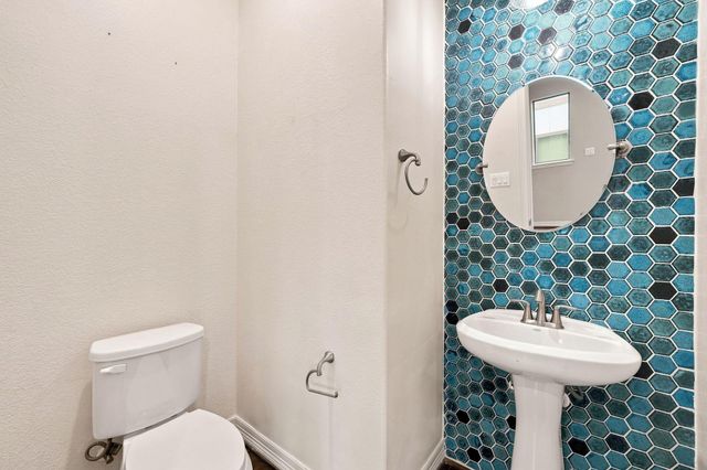 2422 Langston Street, Houston, TX 77007