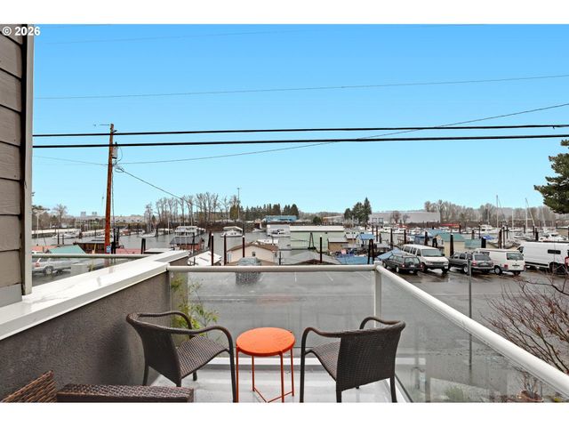 524 Ne BRIDGETON Rd, Portland, OR 97211