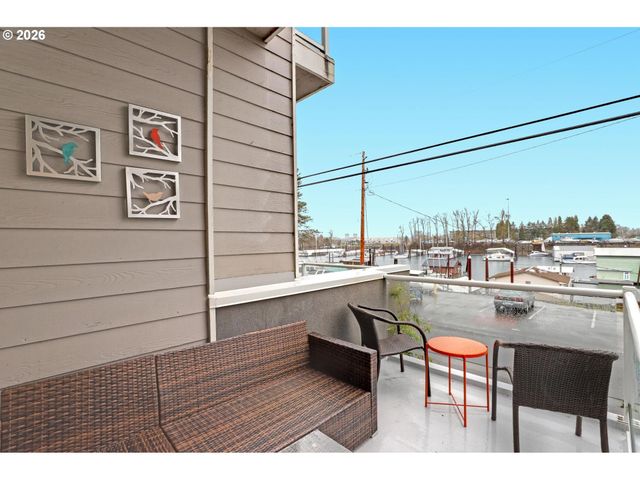 524 Ne BRIDGETON Rd, Portland, OR 97211