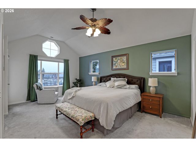 524 Ne BRIDGETON Rd, Portland, OR 97211