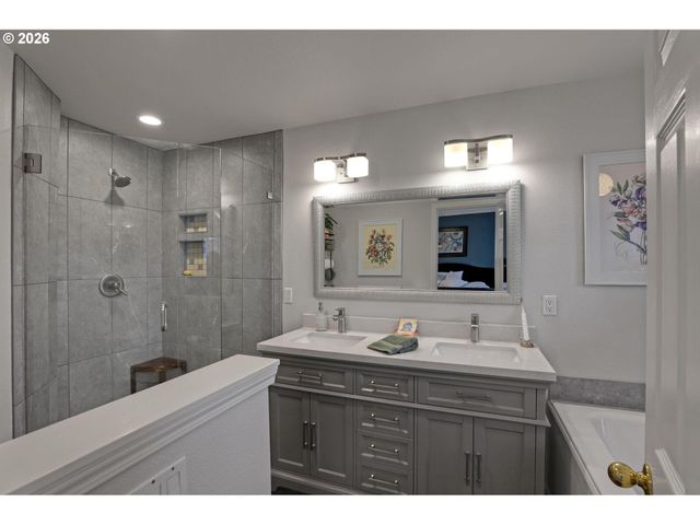 524 Ne BRIDGETON Rd, Portland, OR 97211