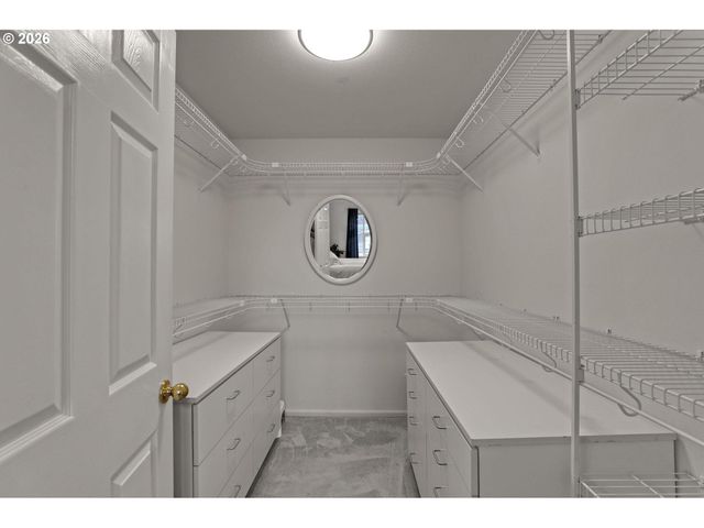 524 Ne BRIDGETON Rd, Portland, OR 97211