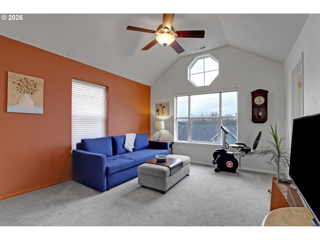 524 Ne BRIDGETON Rd, Portland, OR 97211