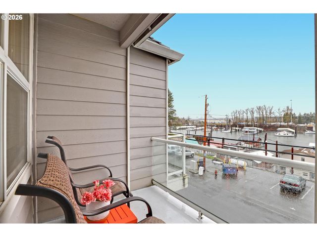 524 Ne BRIDGETON Rd, Portland, OR 97211