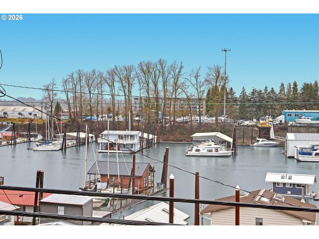 524 Ne BRIDGETON Rd, Portland, OR 97211