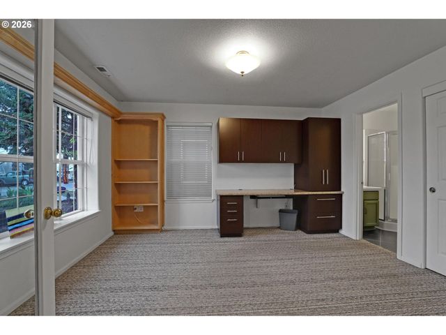 524 Ne BRIDGETON Rd, Portland, OR 97211