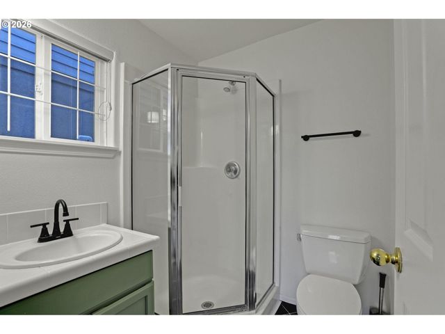 524 Ne BRIDGETON Rd, Portland, OR 97211